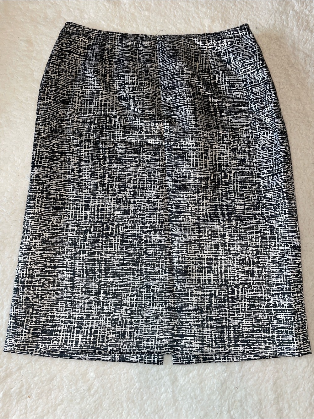 Black & White Textured Pencil Skirt. Cotton Silk Blend. Jones New York.  Size 4